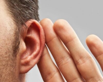 La vita di molti adulti è radicalmente migliorata grazie a questo discreto apparecchio acustico raccomandato dagli specialisti in otorinolaringoiatria.
